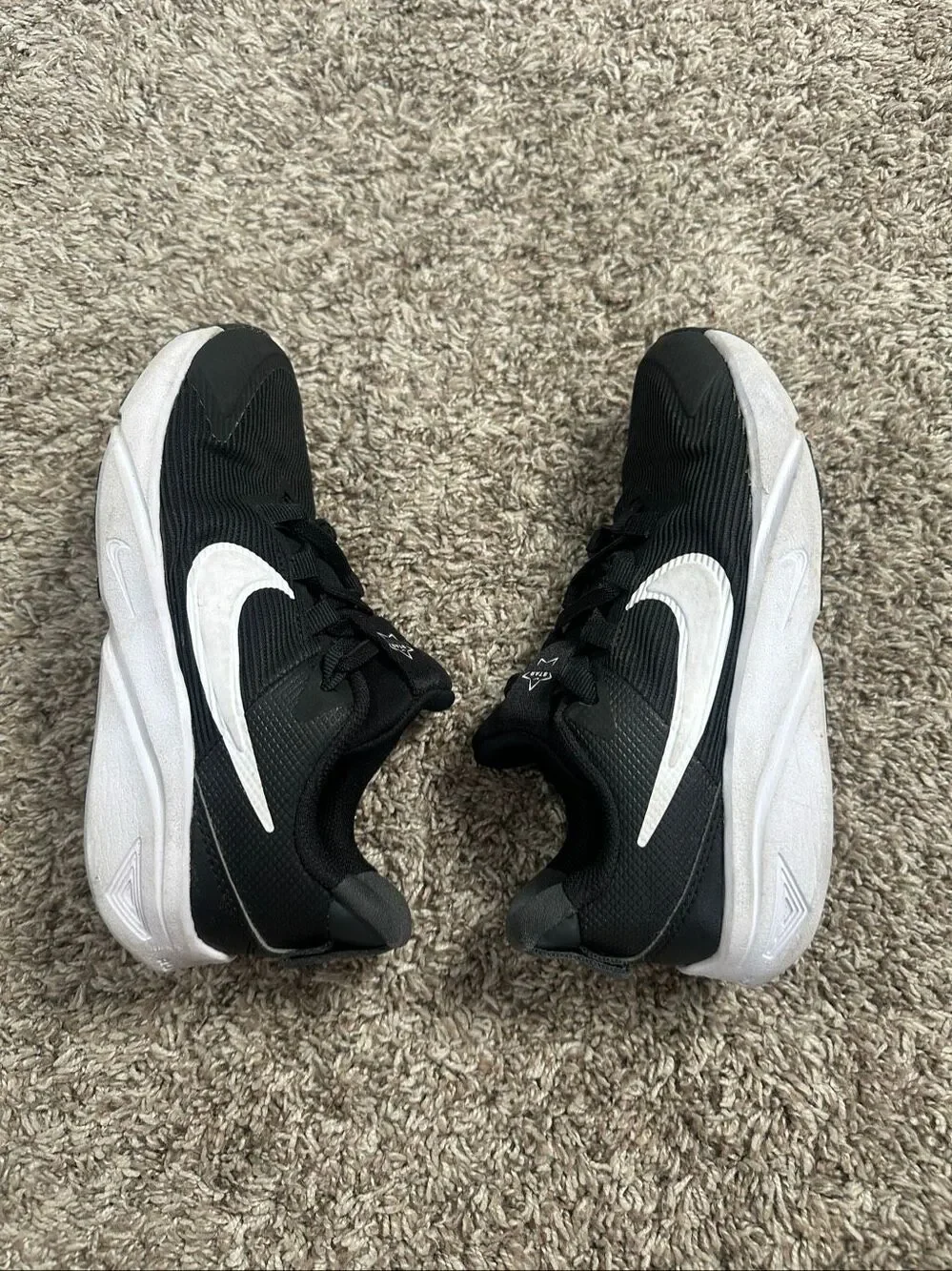 Nike Star Runner 4 Running Shoes Kids Youth 13c Black/White Slip on Athletic
